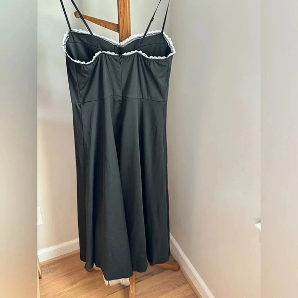 Medium Black Bustier Midi Dress with Tulle detail Sweetheart Neckline - Picture 4 of 5